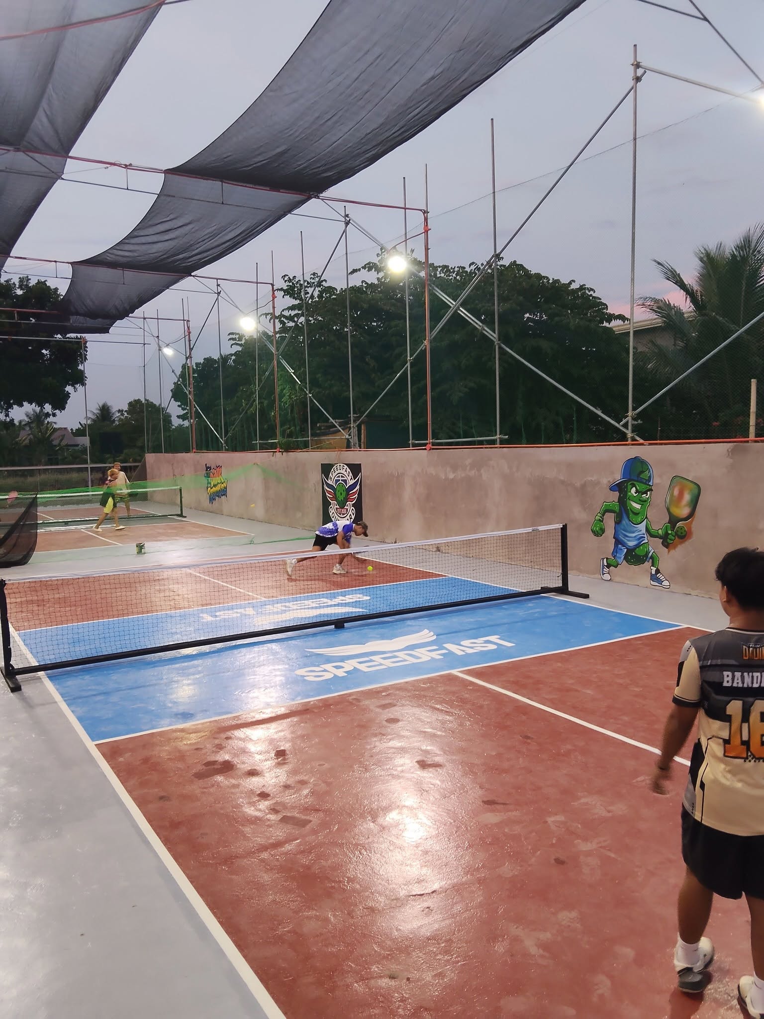 Speedfast court yard photo 2