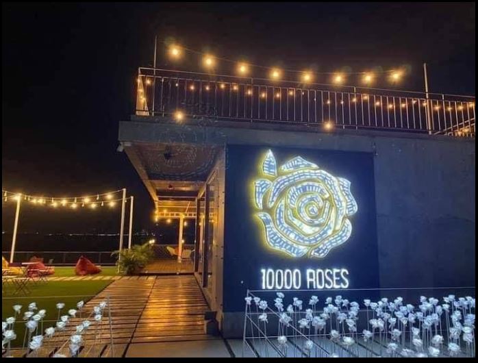 10000 Roses Cafe & More
