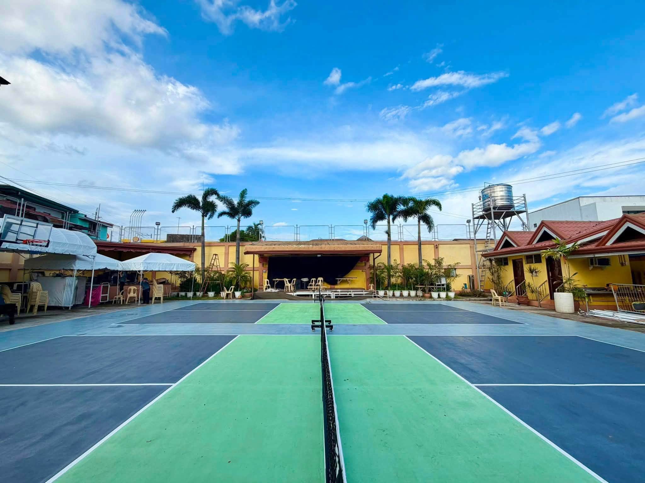 Calza Courts