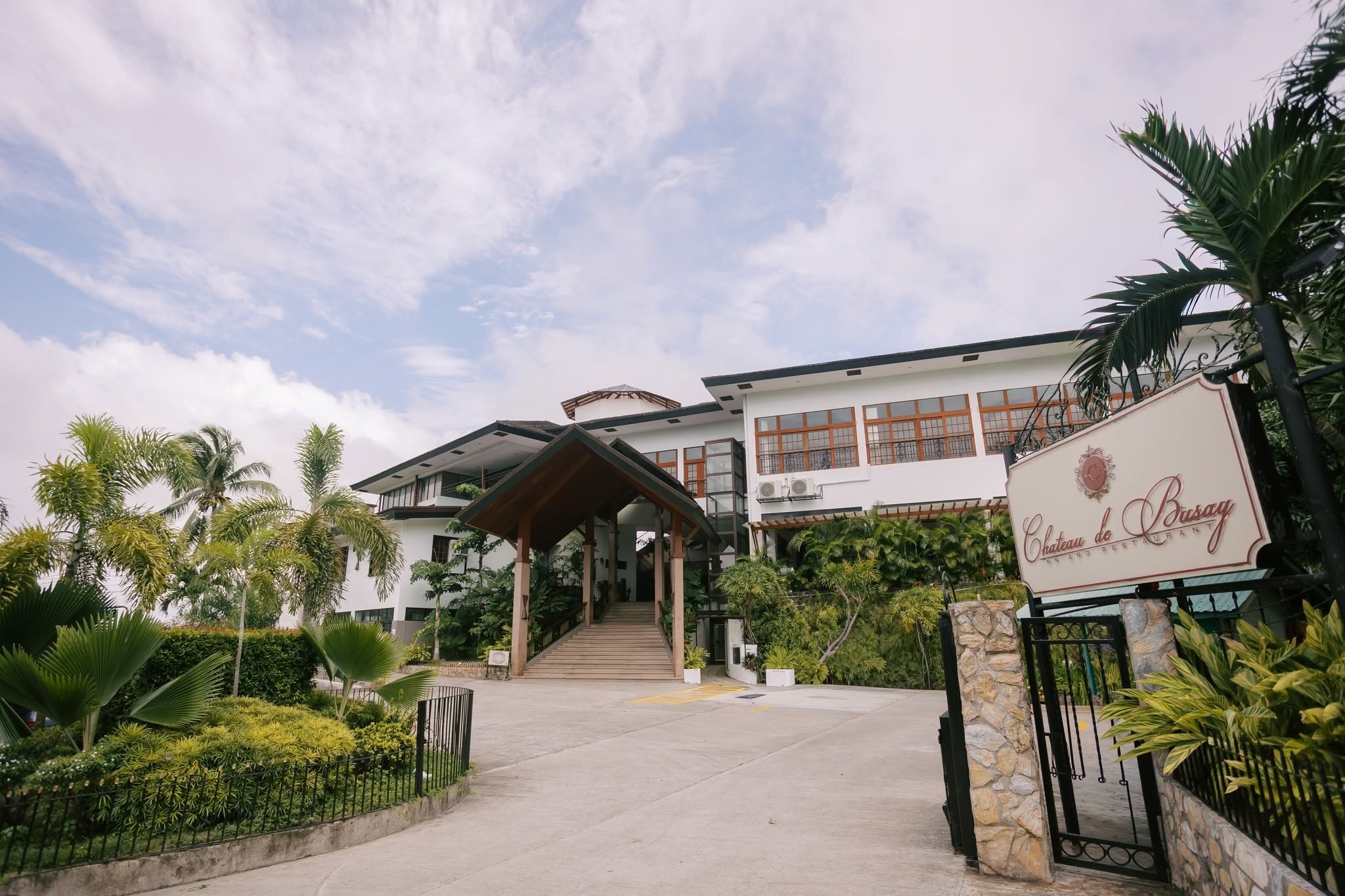 Chateau de Busay Inn & Restaurant